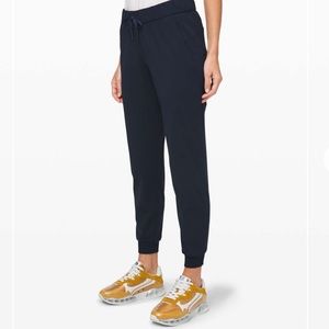 Lululemon- On The Fly Jogger - Size 4